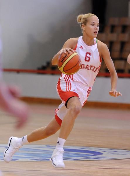 Хорватская баскетболистка Антония Мишура 5