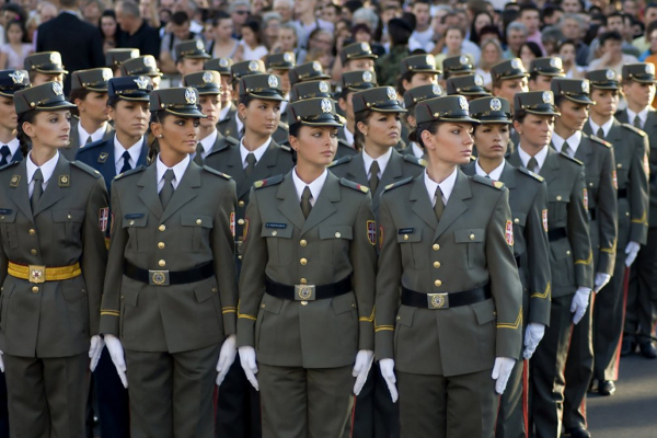 Девушки в армии Сербии