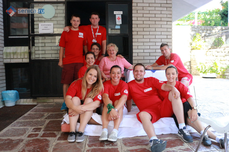 Волонтёры Красного креста Сербии