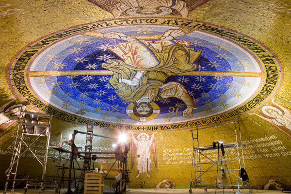 Мозаика под куполом храма святого Саввы в Белграде