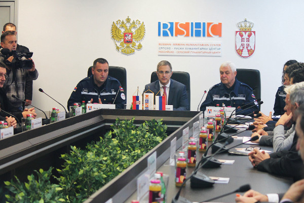 Министр внутренних дел Сербии Небойша Стефанович посетил Российско-сербский гуманитарный центр в Нише