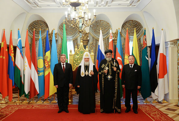Патриарх Кирилл наградил президента Македонии
