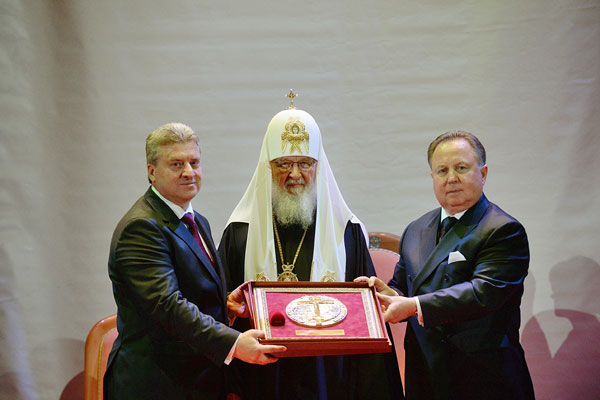 Патриарх Кирилл наградил президента Македонии