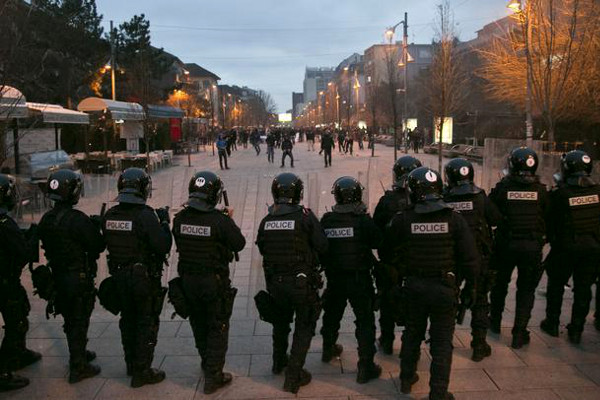 Косовская полиция, кордон