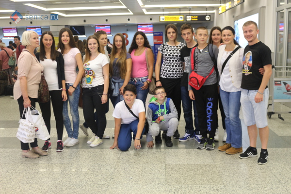 Группа перед регистрацией в аэропорту Белграда