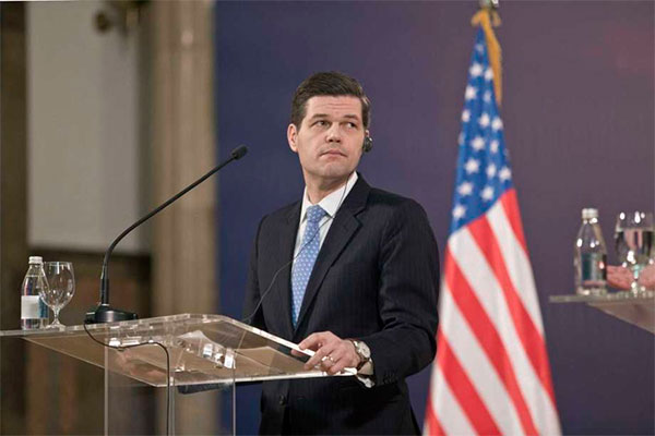 Новый помощник госсекретаря США осваивается на Балканах