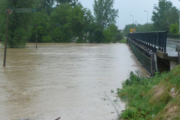 Наводнение в Сербии, Обреновац, мост на реке Колубара, Сеница.ру