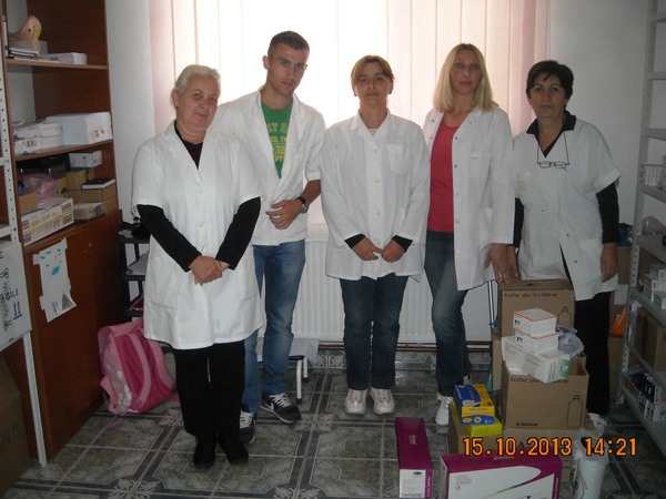 Медицинский персонал поликлиники в Осояне, Косово и Метохия