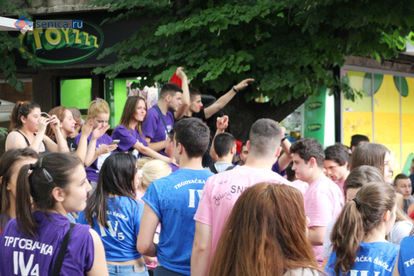 Белградские восьмиклассники на последнем звонке