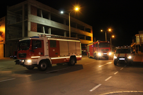 Российские специалисты Гуманитарного центра в Нише отправляются на тушение пожара
