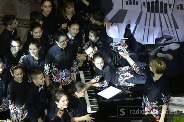 В Сараево установили рекорд Гиннесса по одновременной игре на пианино