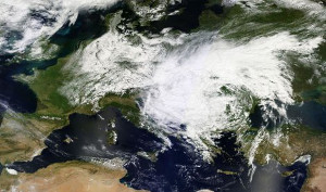 Снимок NASA циклона, вызвавшего наводнение в Сербии
