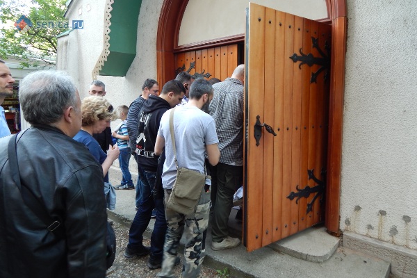 Служба по погибшим русским добровольцам в храме Пресвятой Троицы в Белграде