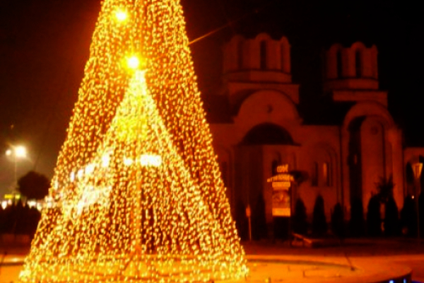Первая в Сербии в 2014 году новогодняя ёлка, Ягодина