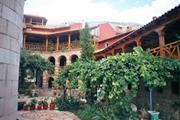 двор монастыря Тврдош