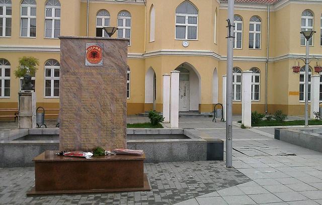 Мемориальный памятник боевикам Освободительной армии Прещево, Буяновца и Медведже