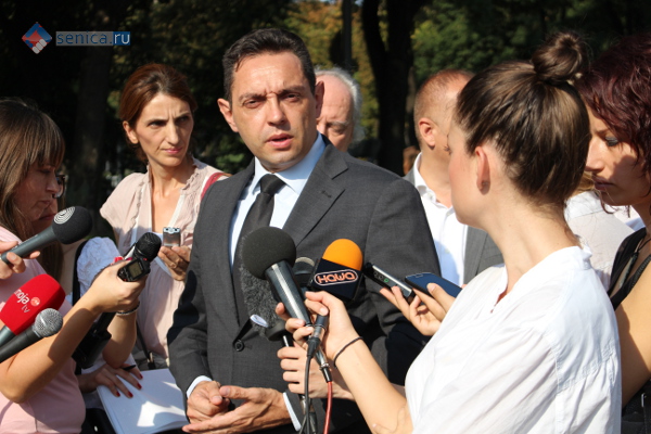 Министр труда, ветеранов и социальной политики Сербии Александр Вулин