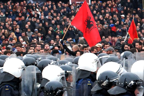 Протест албанцев в Косово