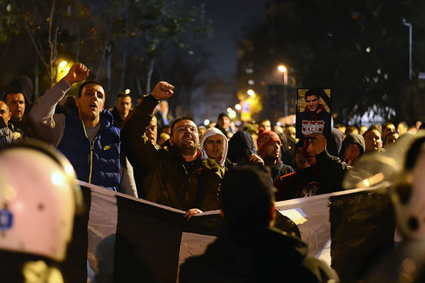 Протесты в Белграде после убийства болельщика Црвены Звезды Марко Ивковича в Стамбуле