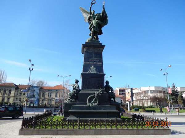 Памятник косовским героям в Крушевце